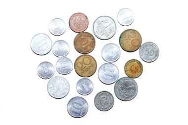 Almanya'dan eski, geçersiz sikkeler beyaz bir arka plan üzerinde izole. 