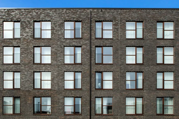 Das Detail Einer Fassade Eines Modernen Wohngebäudes Aus Ziegeln Mit — Stockfoto