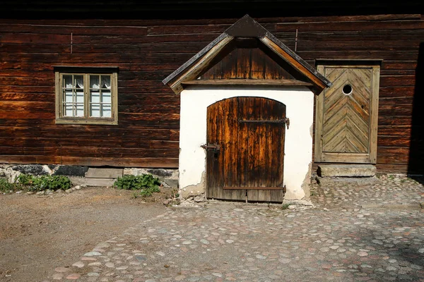 Dettaglio Della Vecchia Casa Legno Scandinavo Casa Vecchia Sembra Squallida — Foto Stock