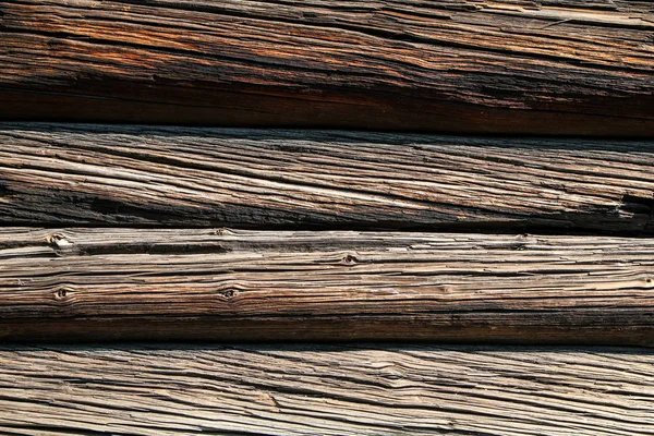 スカンジナビアの木造住宅の板の詳細 家の色は古く みすぼらしく見える — ストック写真