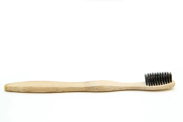 Uno Spazzolino Denti Materiali Naturali Realizzato Legno Bambù Isolato Sfondo — Foto Stock
