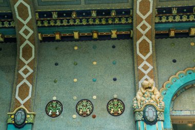 Budapeşte termal Gellert spa dekore iç bir resim. Tarihi bina ilginç bir tasarım avesi ve mimarisine sahiptir.