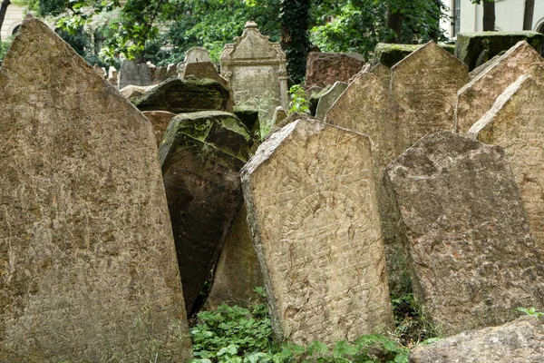 Zeer Oude Joodse Begraafplaats Met Veel Shabby Stenen Grafstenen — Stockfoto