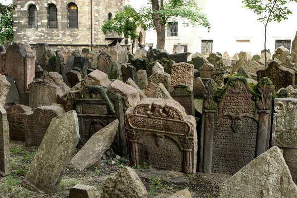 Zeer Oude Joodse Begraafplaats Met Veel Shabby Stenen Grafstenen — Stockfoto