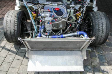 Spor araba motorunun ayrıntıları. Geçmişten gelen tarihi bir grup B rallye arabası..