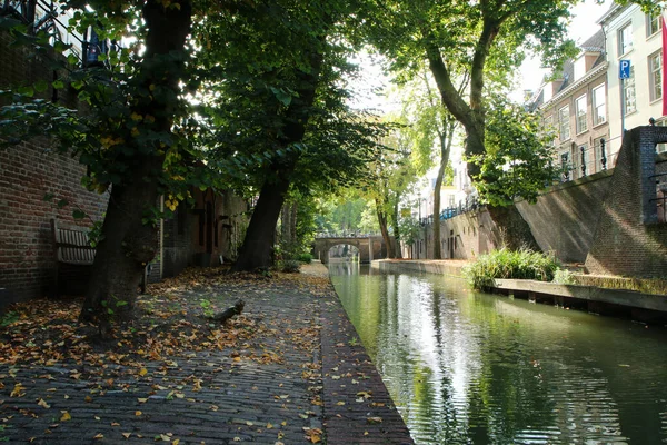 Krásný Kanál Utrechtu Holandsku Během Klidného Podzimního Dopoledne — Stock fotografie