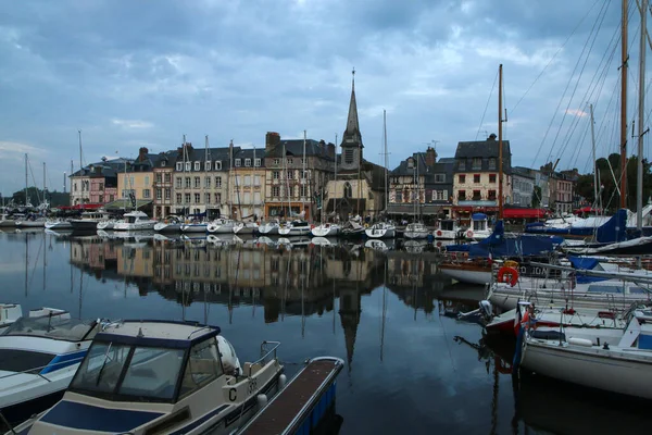 Bonita Famosa Ciudad Honfleur Normandía Francia Durante Noche Agradable Ciudad — Foto de Stock
