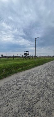 Sahadaki bir yolun dikey çekimi.