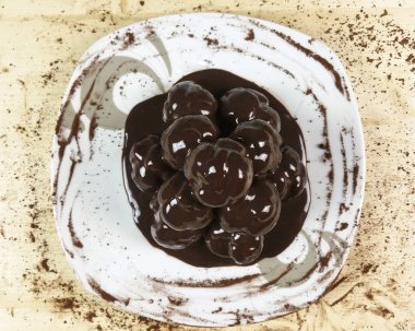 Profiterol ahşap arka plan - üstten görünüm