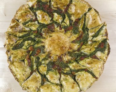 Puf böreği Ricotta ve ıspanak krem - üstten görünüm