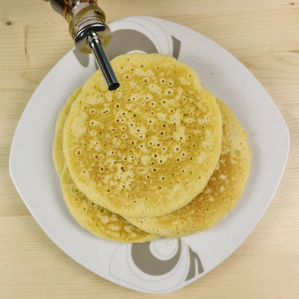 Pfannkuchen Und Erdbeeren Auf Holz Hintergrund Draufsicht — Stockfoto