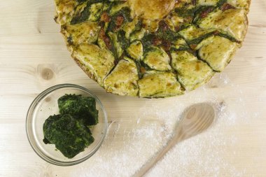 Puf böreği Ricotta ve ıspanak krem - üstten görünüm