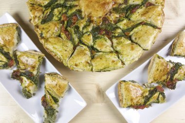 Puf böreği Ricotta ve ıspanak krem - üstten görünüm