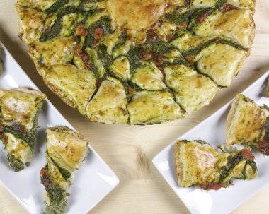 Puf böreği Ricotta ve ıspanak krem - üstten görünüm