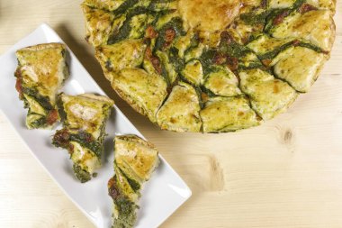 Puf böreği Ricotta ve ıspanak krem - üstten görünüm