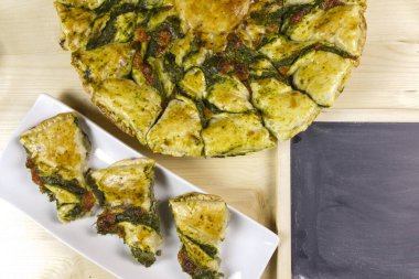 Puf böreği Ricotta ve ıspanak krem - üstten görünüm