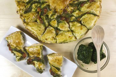 Puf böreği Ricotta ve ıspanak krem - üstten görünüm