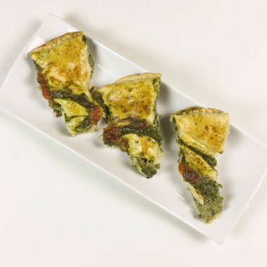 Puf böreği Ricotta ve ıspanak krem - üstten görünüm