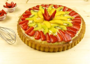 Meyve tart ahşap arka plan - üstten görünüm