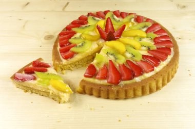 Meyve tart ahşap arka plan - üstten görünüm