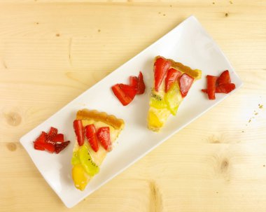 Meyve tart ahşap arka plan - üstten görünüm