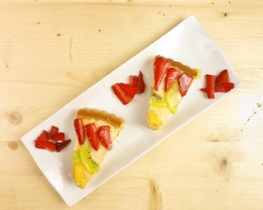 Meyve tart ahşap arka plan - üstten görünüm