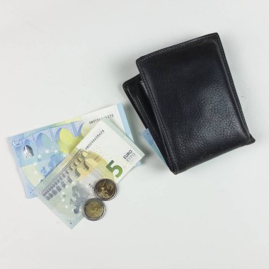 para ve m-cüzdan beyaz arka planda - üstten görünüm