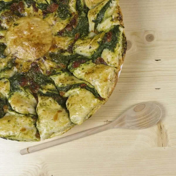 Puf böreği Ricotta ve ıspanak krem - üstten görünüm