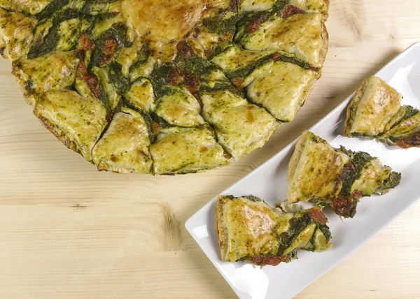 Puf böreği Ricotta ve ıspanak krem - üstten görünüm