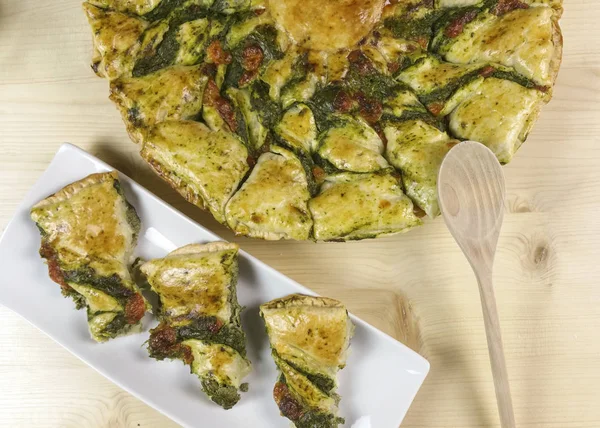 Puf böreği Ricotta ve ıspanak krem - üstten görünüm