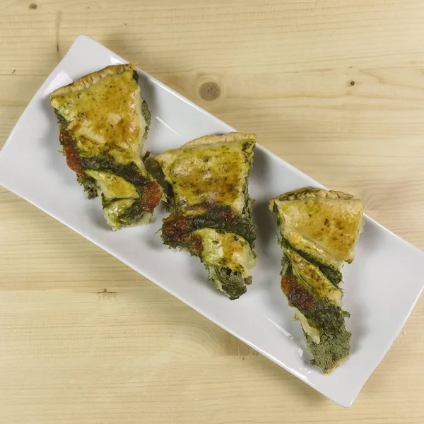 Puf böreği Ricotta ve ıspanak krem - üstten görünüm