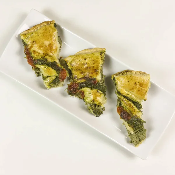 Puf böreği Ricotta ve ıspanak krem - üstten görünüm