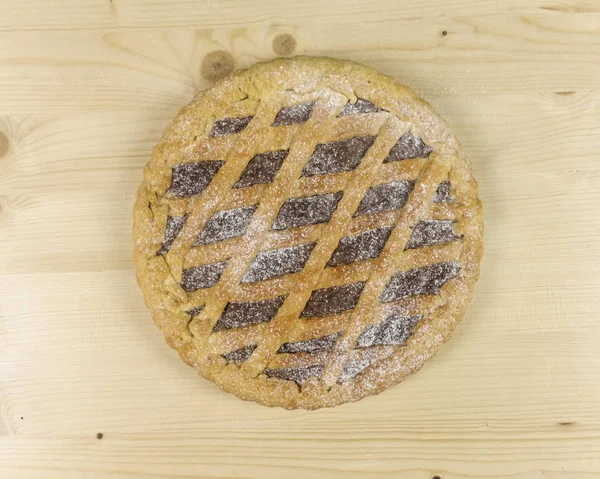 Ahşap arka plan - üstten görünüm üzerinde çikolata kremalı tart