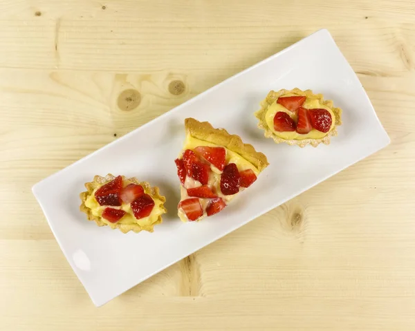 Strawberry Paj Trä Bakgrund Ovanifrån — Stockfoto