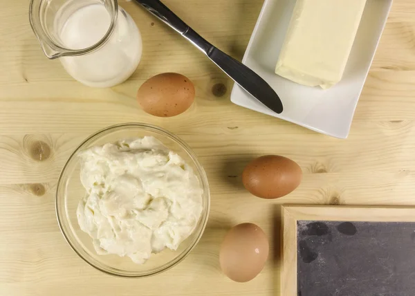 Bechamel Einer Transparenten Schale Auf Holzgrund Draufsicht — Stockfoto