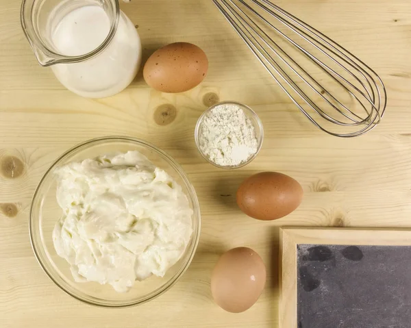 Bechamel Einer Transparenten Schale Auf Holzgrund Draufsicht — Stockfoto