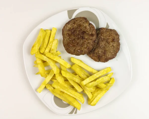 Hamburger bir plaka üzerinde beyaz arka plan - üstten görünüm