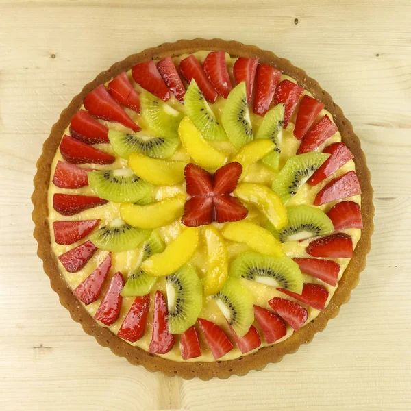 Meyve tart ahşap arka plan - üstten görünüm