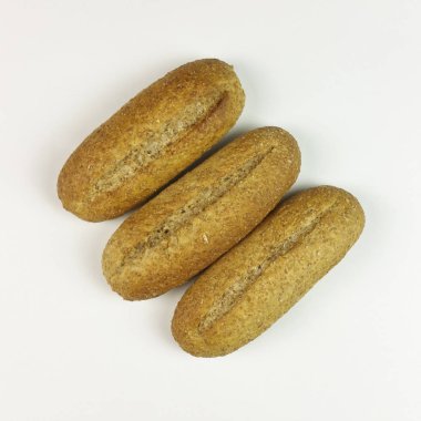 Bütün ekmek beyaz arka planda - üstten görünüm