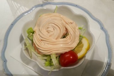 Karides kokteyl pembe soslu - üstten görünüm