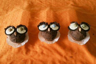 Korkutucu ev yapımı çikolata Halloween süslemeleri