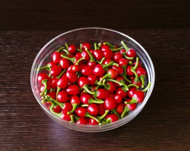 Kırmızı biber bir kase - üstten görünüm