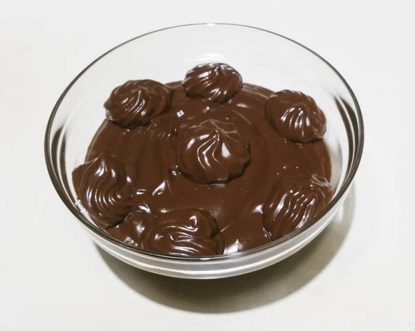 Csokoládé Krémmel Egy Átlátszó Tál — Stock Fotó