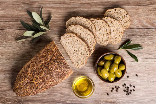 zeytin ve zeytinyağı ile ekmek