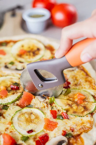 kabak vegan pizza kesme kadar yakın