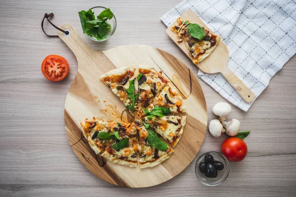 Vegan formaggio pizza cenital shot — Foto Stock