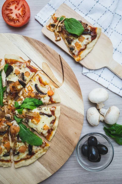 Vegan formaggio pizza cenital shot — Foto Stock