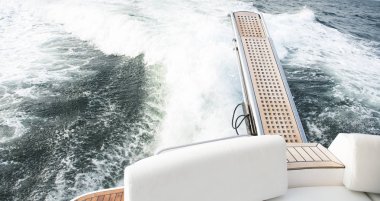 Arka yat deniz üzerinden görüntülemek