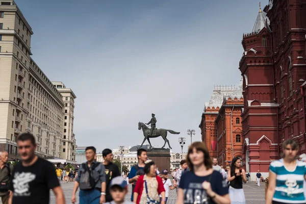 Rússia, Moscou - agosto de 2016: Marechal Zhukov Monumento em Moscou na Praça Vermelha — Fotografia de Stock