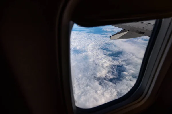 Ventana del avión desde dentro. —  Fotos de Stock